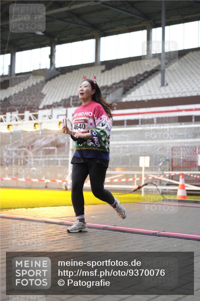 07.12.2025 - St. Pauli X-Mass-Run No. 15 Patografie http://msf.ph/oto/9370076 07.12.2025 11:31:56 Ziel 2048, 2050, 2120, 2497, 2523, 2527, 3343, 3678, 4633, 4640, 4642 meine-sportfotos.de