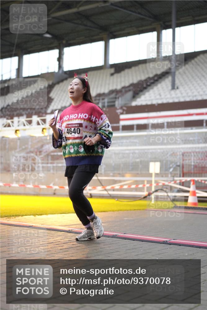 07.12.2025 - St. Pauli X-Mass-Run No. 15 Patografie http://msf.ph/oto/9370078 07.12.2025 11:31:56 Ziel 2048, 2050, 2120, 2497, 2523, 2527, 3343, 3678, 4633, 4640, 4642 meine-sportfotos.de