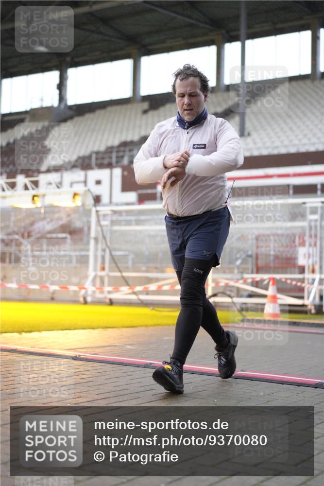 07.12.2025 - St. Pauli X-Mass-Run No. 15 Patografie http://msf.ph/oto/9370080 07.12.2025 11:32:00 Ziel 2048, 2050, 2120, 3343, 4633, 4640, 4642 meine-sportfotos.de