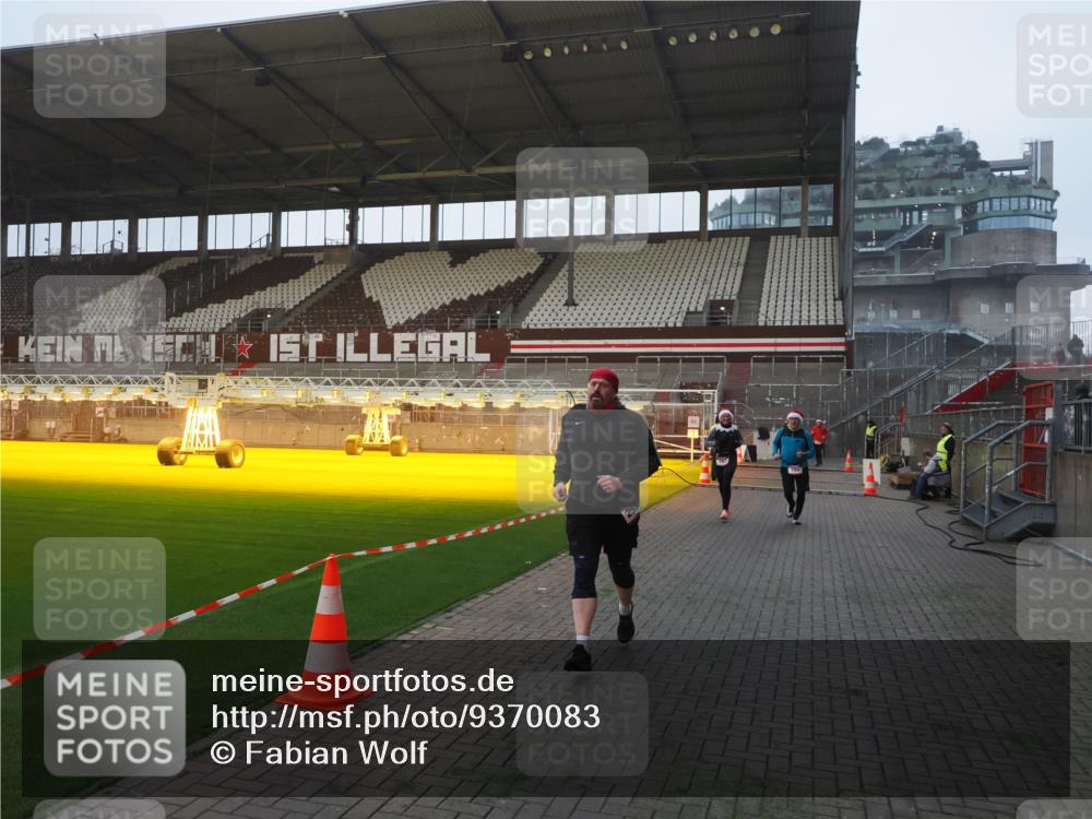 07.12.2025 - St. Pauli X-Mass-Run No. 15 Fabian Wolf http://msf.ph/oto/9370083 07.12.2025 10:01:15 Ziel 780, 783, 801, 1887, 1892, 2528 meine-sportfotos.de