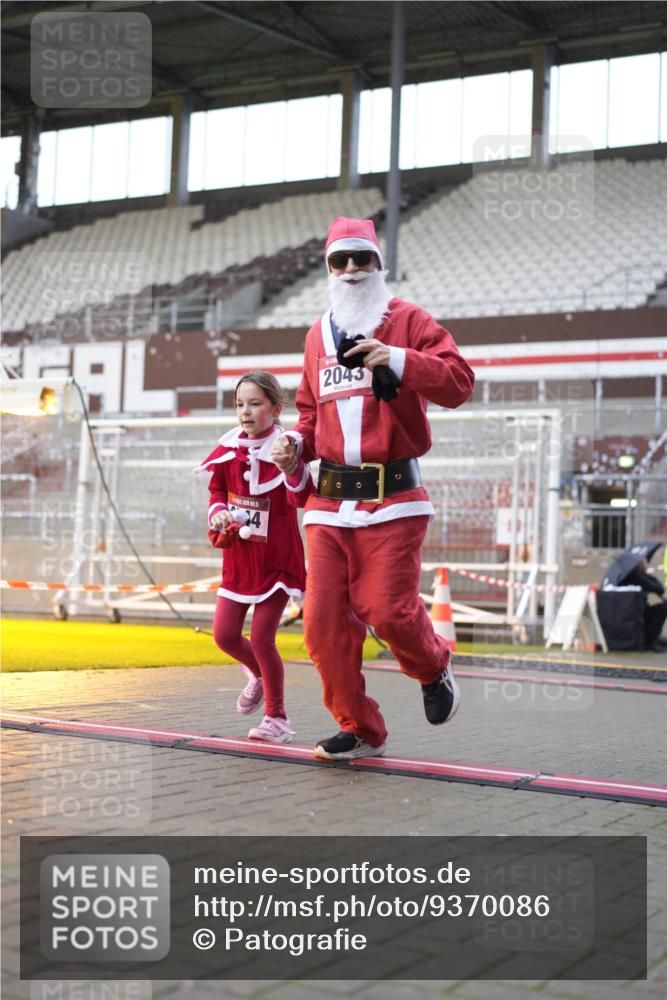 07.12.2025 - St. Pauli X-Mass-Run No. 15 Patografie http://msf.ph/oto/9370086 07.12.2025 11:32:08 Ziel 1081, 2043, 2044, 3173, 3177, 3343, 4640 meine-sportfotos.de