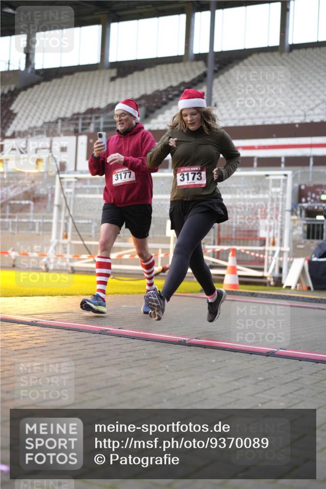 07.12.2025 - St. Pauli X-Mass-Run No. 15 Patografie http://msf.ph/oto/9370089 07.12.2025 11:32:11 Ziel 1081, 2043, 2044, 2595, 3173, 3177, 3343 meine-sportfotos.de