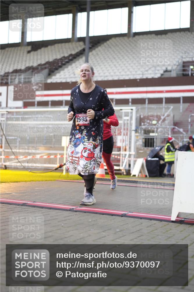 07.12.2025 - St. Pauli X-Mass-Run No. 15 Patografie http://msf.ph/oto/9370097 07.12.2025 11:32:17 Ziel 1081, 2043, 2044, 2283, 2419, 2595, 3173, 3177 meine-sportfotos.de