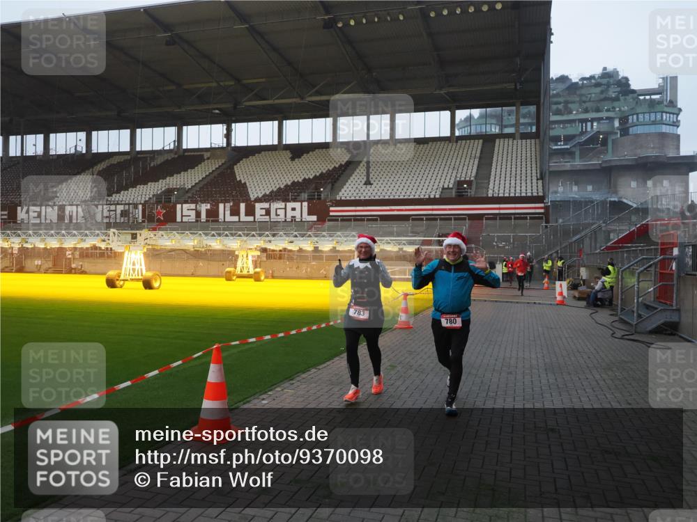 07.12.2025 - St. Pauli X-Mass-Run No. 15 Fabian Wolf http://msf.ph/oto/9370098 07.12.2025 10:01:18 Ziel 780, 783, 801, 1124, 1887, 1892, 2528 meine-sportfotos.de