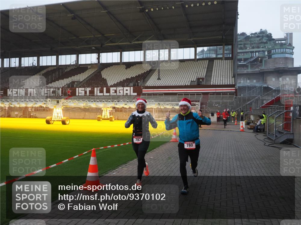 07.12.2025 - St. Pauli X-Mass-Run No. 15 Fabian Wolf http://msf.ph/oto/9370102 07.12.2025 10:01:19 Ziel 780, 783, 801, 1124, 1887, 1892, 2528 meine-sportfotos.de