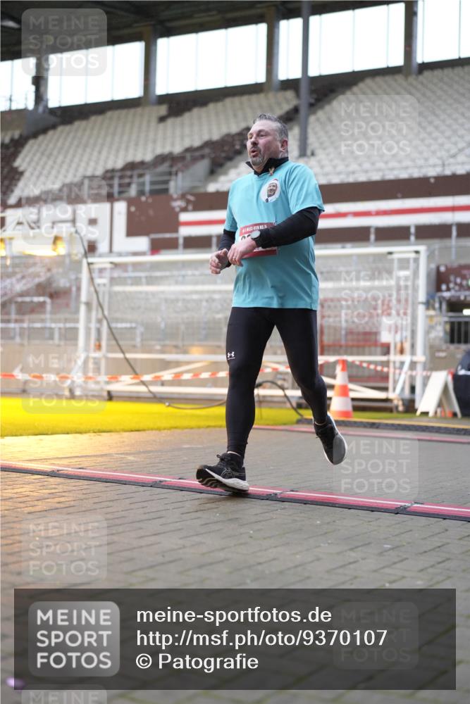 07.12.2025 - St. Pauli X-Mass-Run No. 15 Patografie http://msf.ph/oto/9370107 07.12.2025 11:32:19 Ziel 1081, 2043, 2044, 2283, 2419, 2595, 3173, 3177 meine-sportfotos.de