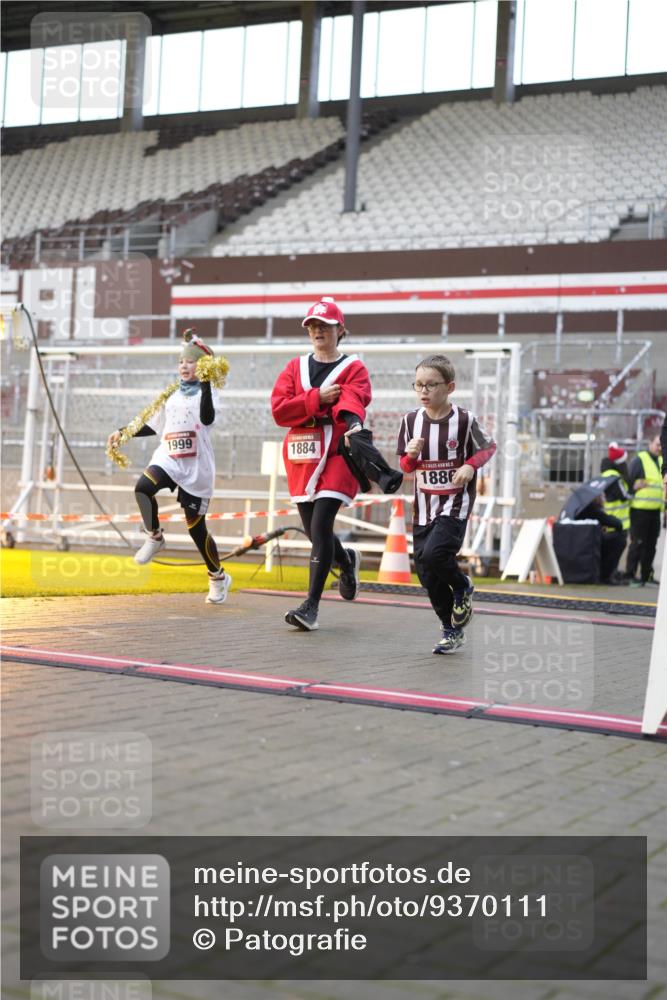 07.12.2025 - St. Pauli X-Mass-Run No. 15 Patografie http://msf.ph/oto/9370111 07.12.2025 11:32:27 Ziel 1081, 1884, 1886, 1998, 1999, 2000, 2015, 2283, 2419, 2595, 3177 meine-sportfotos.de