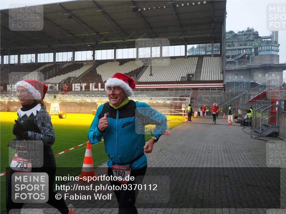 07.12.2025 - St. Pauli X-Mass-Run No. 15 Fabian Wolf http://msf.ph/oto/9370112 07.12.2025 10:01:20 Ziel 780, 783, 801, 1124, 1887, 1892, 2528 meine-sportfotos.de