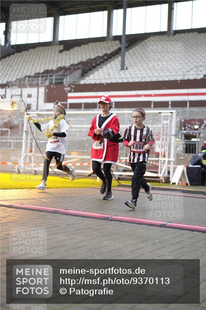07.12.2025 - St. Pauli X-Mass-Run No. 15 Patografie http://msf.ph/oto/9370113 07.12.2025 11:32:27 Ziel 1081, 1884, 1886, 1998, 1999, 2000, 2015, 2283, 2419, 2595, 3177 meine-sportfotos.de