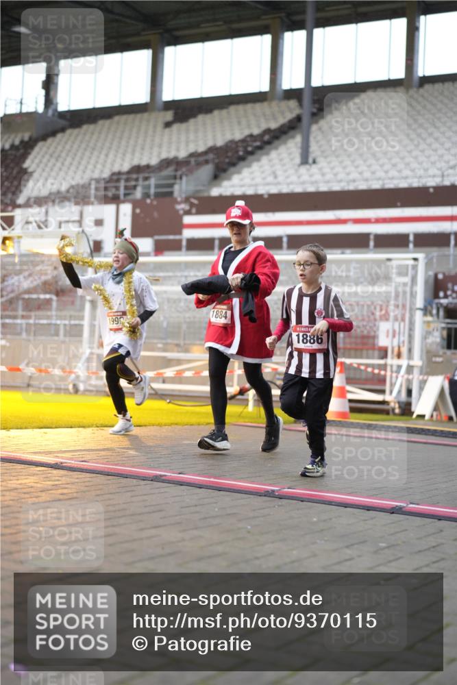 07.12.2025 - St. Pauli X-Mass-Run No. 15 Patografie http://msf.ph/oto/9370115 07.12.2025 11:32:27 Ziel 1081, 1884, 1886, 1998, 1999, 2000, 2015, 2283, 2419, 2595, 3177 meine-sportfotos.de