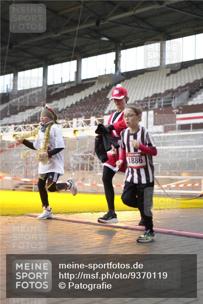 07.12.2025 - St. Pauli X-Mass-Run No. 15 Patografie http://msf.ph/oto/9370119 07.12.2025 11:32:28 Ziel 1884, 1886, 1998, 1999, 2000, 2015, 2283, 2419, 2595 meine-sportfotos.de