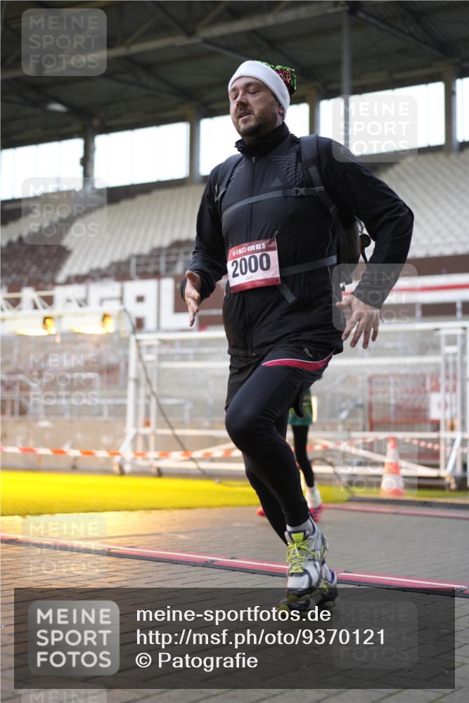 07.12.2025 - St. Pauli X-Mass-Run No. 15 Patografie http://msf.ph/oto/9370121 07.12.2025 11:32:29 Ziel 1884, 1886, 1998, 1999, 2000, 2015, 2283, 2419, 2595 meine-sportfotos.de