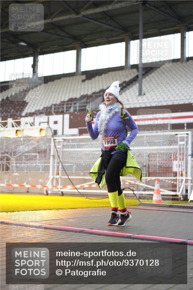 07.12.2025 - St. Pauli X-Mass-Run No. 15 Patografie http://msf.ph/oto/9370128 07.12.2025 11:32:30 Ziel 1884, 1886, 1998, 1999, 2000, 2015, 2283, 2419, 2595 meine-sportfotos.de
