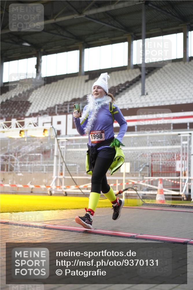 07.12.2025 - St. Pauli X-Mass-Run No. 15 Patografie http://msf.ph/oto/9370131 07.12.2025 11:32:30 Ziel 1884, 1886, 1998, 1999, 2000, 2015, 2283, 2419, 2595 meine-sportfotos.de