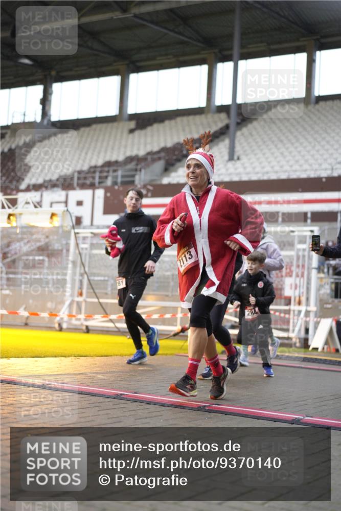 07.12.2025 - St. Pauli X-Mass-Run No. 15 Patografie http://msf.ph/oto/9370140 07.12.2025 11:32:54 Ziel 2107, 2113, 2278, 2281, 2282, 2284, 3269, 3271 meine-sportfotos.de