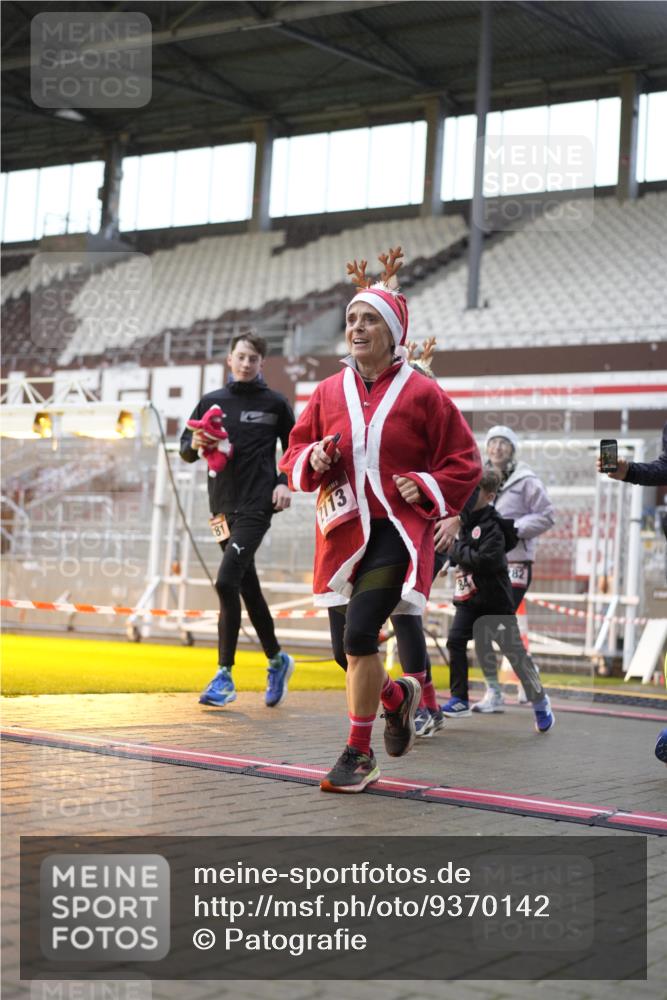 07.12.2025 - St. Pauli X-Mass-Run No. 15 Patografie http://msf.ph/oto/9370142 07.12.2025 11:32:54 Ziel 2107, 2113, 2278, 2281, 2282, 2284, 3269, 3271 meine-sportfotos.de