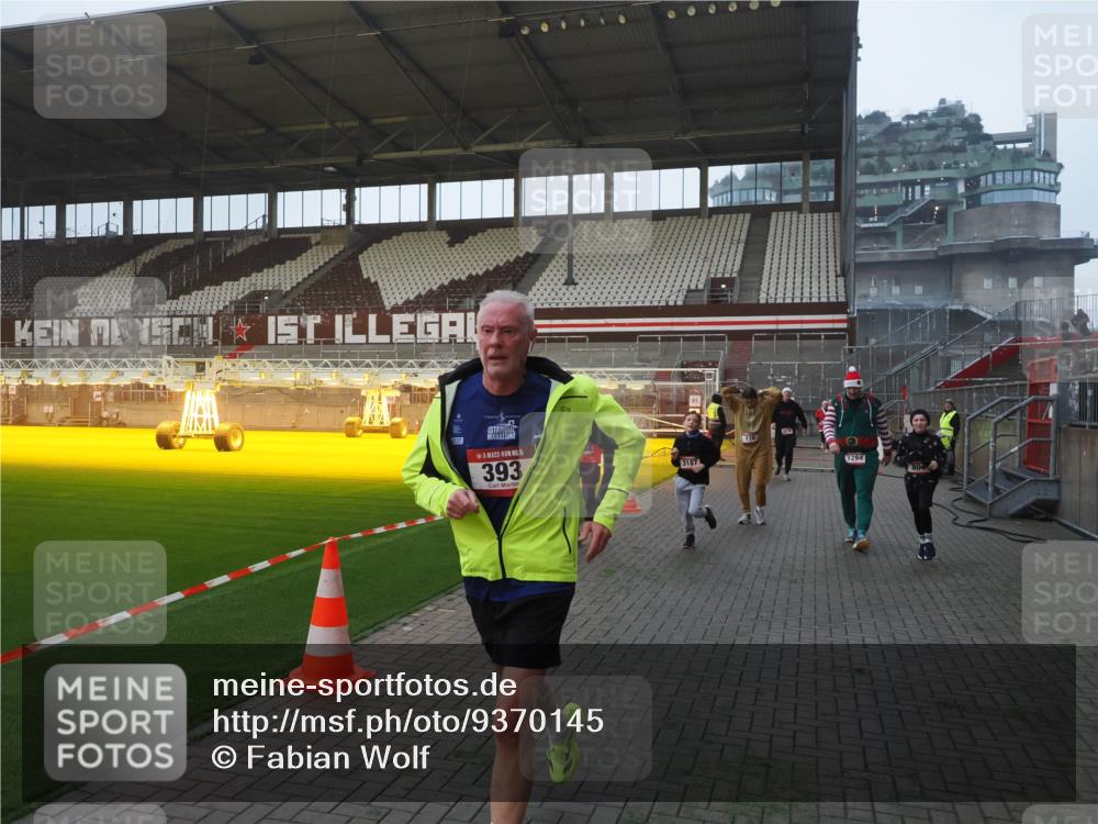 07.12.2025 - St. Pauli X-Mass-Run No. 15 Fabian Wolf http://msf.ph/oto/9370145 07.12.2025 10:01:30 Ziel 118, 393, 780, 783, 804, 1124, 1294, 1760, 3187, 3878 meine-sportfotos.de