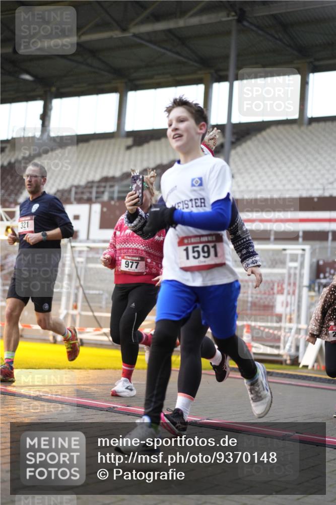 07.12.2025 - St. Pauli X-Mass-Run No. 15 Patografie http://msf.ph/oto/9370148 07.12.2025 11:33:00 Ziel 321, 977, 1013, 1591, 2005, 2107, 2113, 2278, 2281, 2282, 2284, 2662, 3269, 3271 meine-sportfotos.de