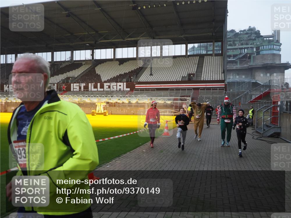 07.12.2025 - St. Pauli X-Mass-Run No. 15 Fabian Wolf http://msf.ph/oto/9370149 07.12.2025 10:01:30 Ziel 118, 393, 780, 783, 804, 1124, 1294, 1760, 3187, 3878 meine-sportfotos.de