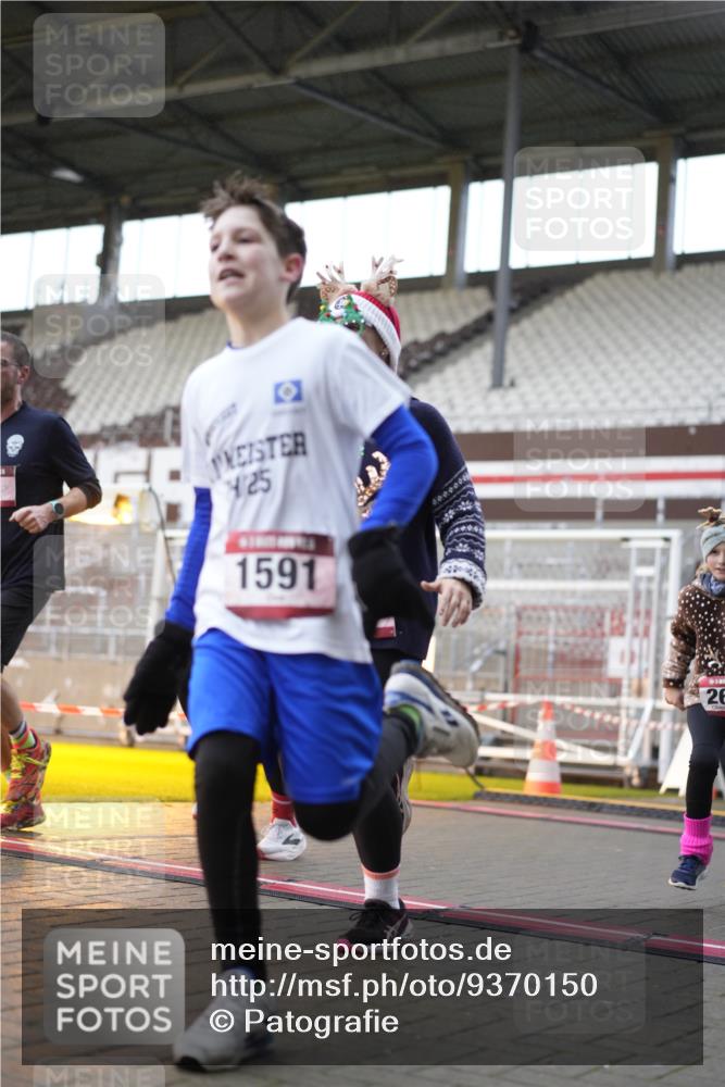 07.12.2025 - St. Pauli X-Mass-Run No. 15 Patografie http://msf.ph/oto/9370150 07.12.2025 11:33:01 Ziel 321, 977, 1013, 1591, 2005, 2016, 2107, 2113, 2278, 2281, 2282, 2284, 2662, 3269, 3271 meine-sportfotos.de