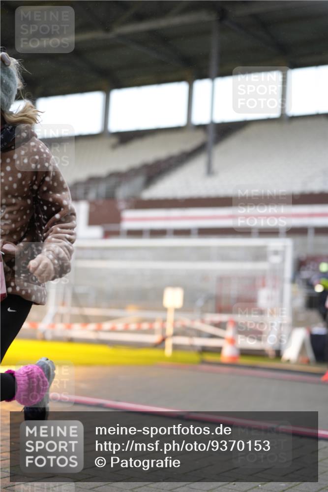 07.12.2025 - St. Pauli X-Mass-Run No. 15 Patografie http://msf.ph/oto/9370153 07.12.2025 11:33:02 Ziel 321, 977, 1013, 1591, 2005, 2016, 2107, 2113, 2278, 2281, 2282, 2284, 2662, 3269, 3271 meine-sportfotos.de