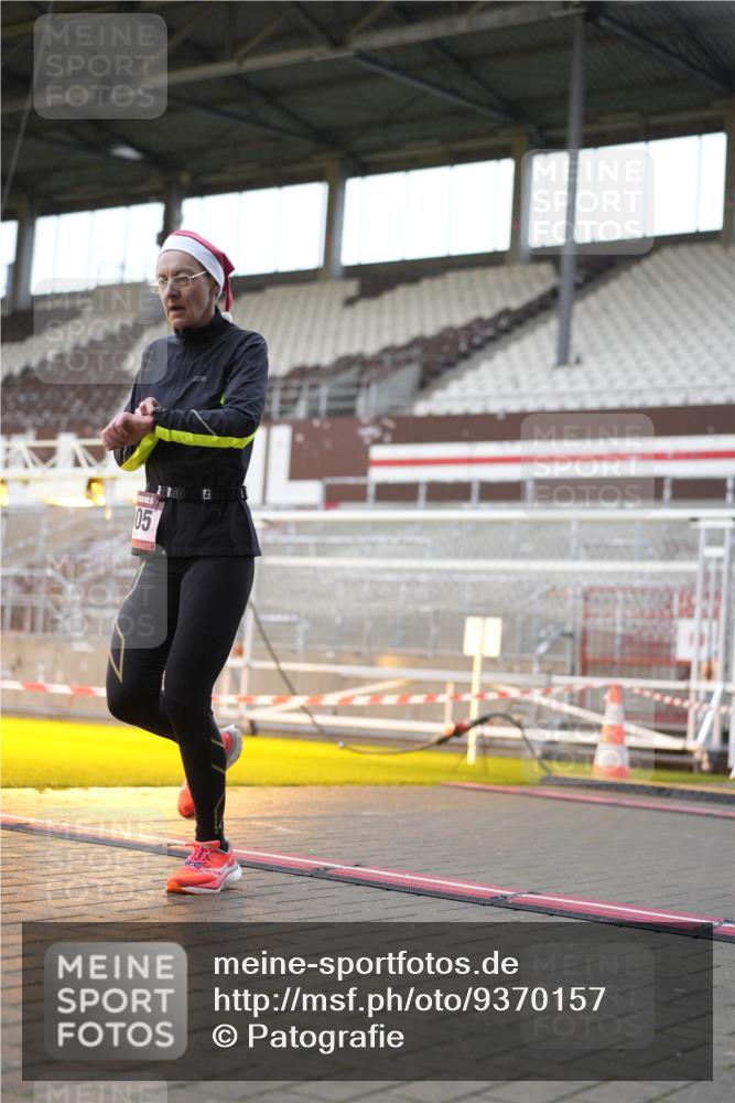 07.12.2025 - St. Pauli X-Mass-Run No. 15 Patografie http://msf.ph/oto/9370157 07.12.2025 11:33:03 Ziel 321, 977, 1013, 1591, 2005, 2016, 2107, 2113, 2278, 2281, 2282, 2284, 2662, 3039, 3041, 3269, 3271 meine-sportfotos.de