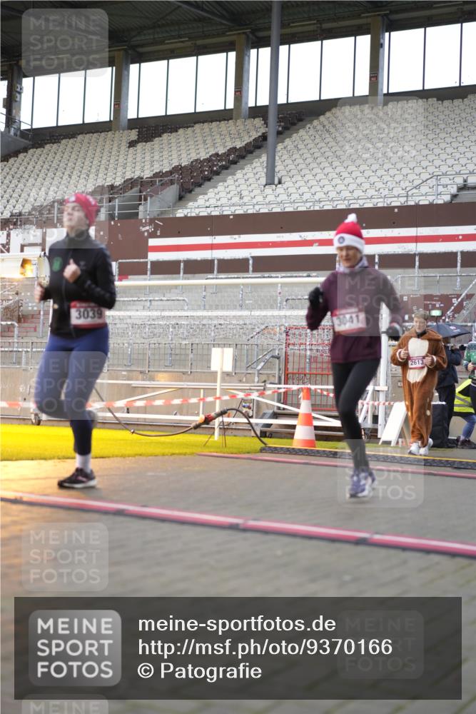 07.12.2025 - St. Pauli X-Mass-Run No. 15 Patografie http://msf.ph/oto/9370166 07.12.2025 11:33:08 Ziel 321, 977, 1013, 1591, 2005, 2016, 2107, 2113, 2278, 2281, 2282, 2284, 2612, 2613, 2614, 2620, 2662, 3039, 3041, 3269 meine-sportfotos.de