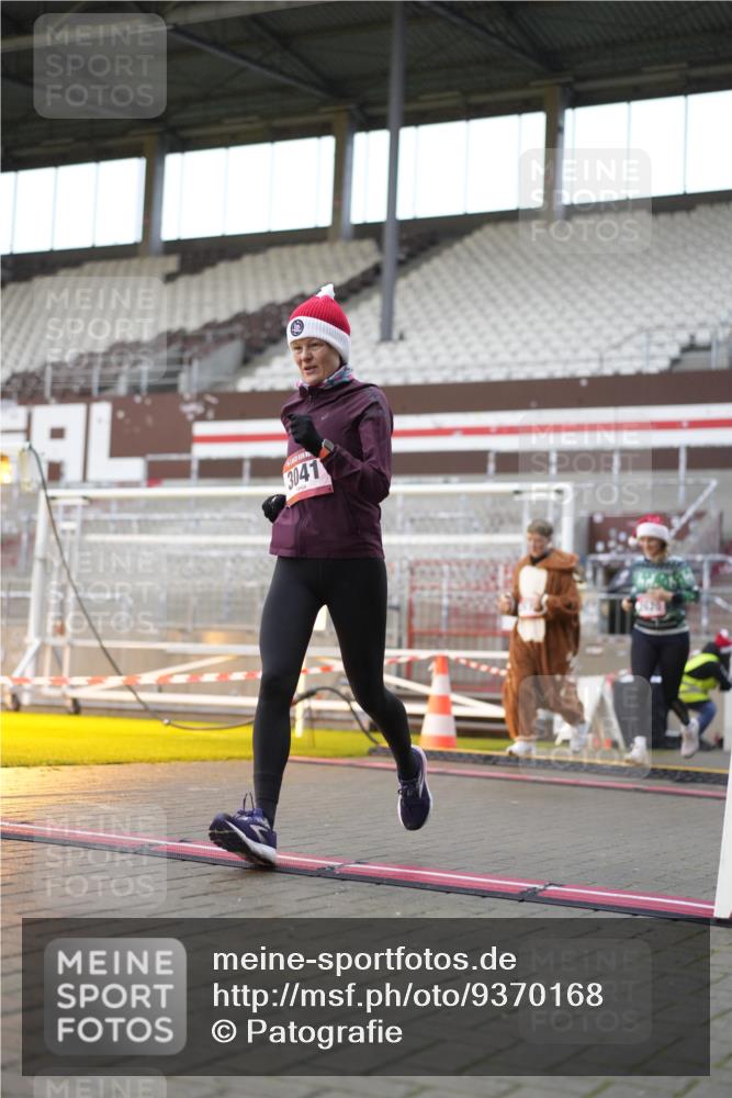 07.12.2025 - St. Pauli X-Mass-Run No. 15 Patografie http://msf.ph/oto/9370168 07.12.2025 11:33:08 Ziel 321, 977, 1013, 1591, 2005, 2016, 2107, 2113, 2278, 2281, 2282, 2284, 2612, 2613, 2614, 2620, 2662, 3039, 3041, 3269 meine-sportfotos.de