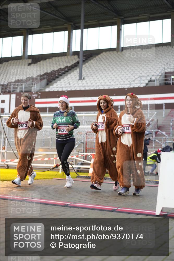 07.12.2025 - St. Pauli X-Mass-Run No. 15 Patografie http://msf.ph/oto/9370174 07.12.2025 11:33:10 Ziel 321, 977, 1013, 1591, 2005, 2016, 2278, 2281, 2282, 2284, 2612, 2613, 2614, 2620, 2662, 3039, 3041 meine-sportfotos.de