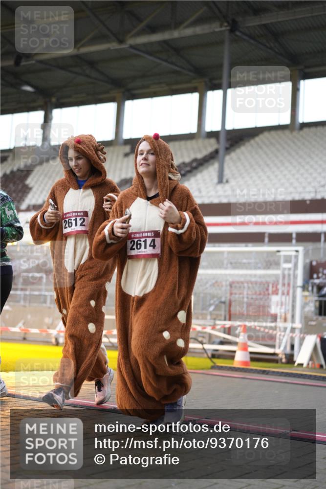 07.12.2025 - St. Pauli X-Mass-Run No. 15 Patografie http://msf.ph/oto/9370176 07.12.2025 11:33:11 Ziel 321, 977, 1013, 1591, 2005, 2016, 2612, 2613, 2614, 2620, 2662, 3039, 3041, 3166, 3169 meine-sportfotos.de