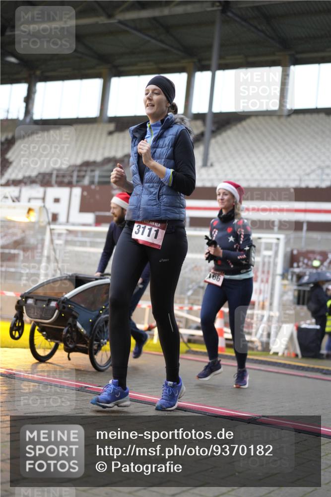 07.12.2025 - St. Pauli X-Mass-Run No. 15 Patografie http://msf.ph/oto/9370182 07.12.2025 11:33:16 Ziel 321, 977, 1591, 2005, 2016, 2612, 2613, 2614, 2620, 2662, 3039, 3041, 3166, 3169 meine-sportfotos.de