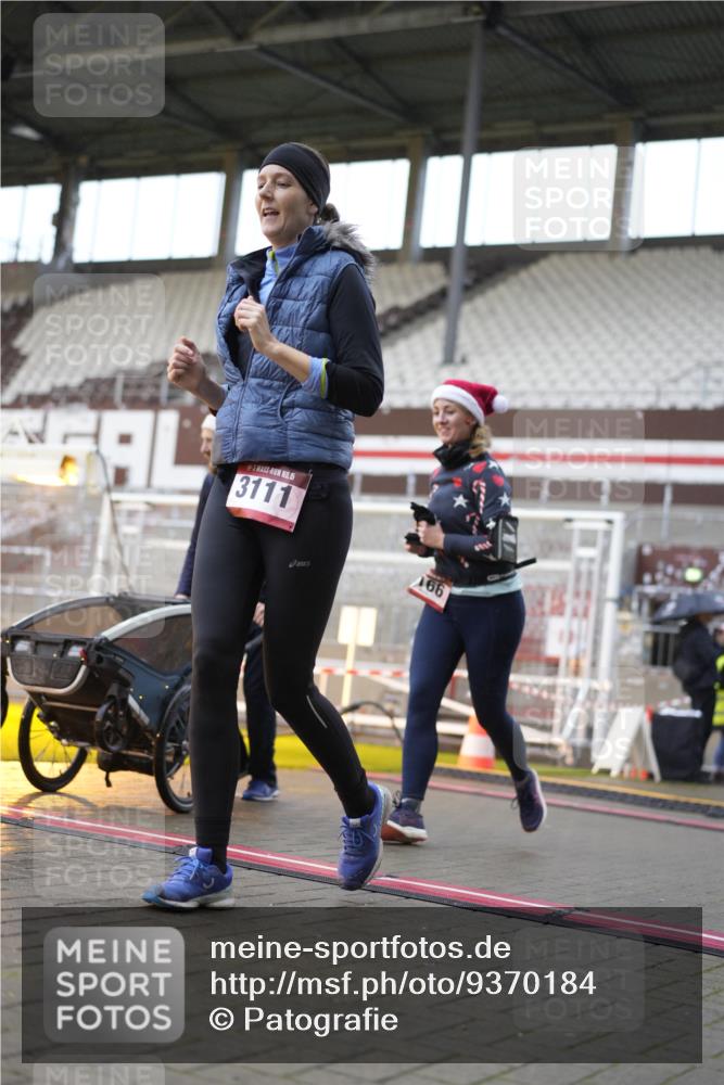 07.12.2025 - St. Pauli X-Mass-Run No. 15 Patografie http://msf.ph/oto/9370184 07.12.2025 11:33:16 Ziel 321, 977, 1591, 2005, 2016, 2612, 2613, 2614, 2620, 2662, 3039, 3041, 3166, 3169 meine-sportfotos.de