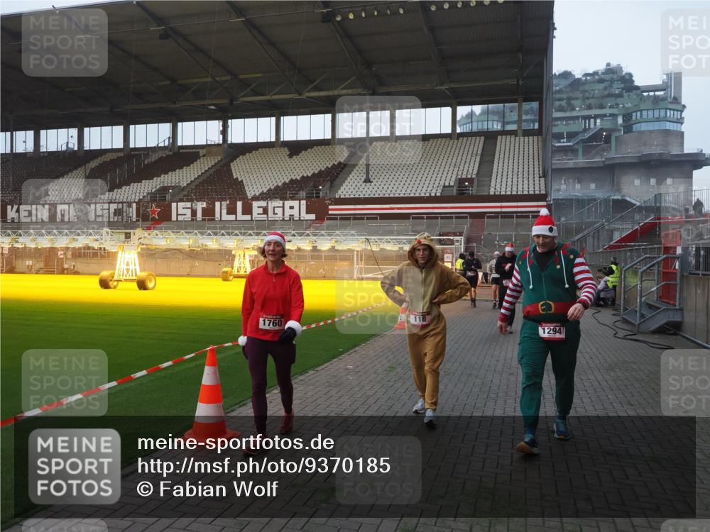 07.12.2025 - St. Pauli X-Mass-Run No. 15 Fabian Wolf http://msf.ph/oto/9370185 07.12.2025 10:01:34 Ziel 118, 393, 804, 1124, 1294, 1724, 1760, 3187, 3580, 3582, 3629, 3878 meine-sportfotos.de