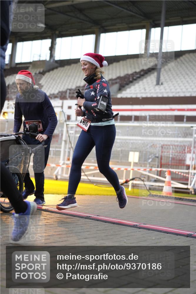 07.12.2025 - St. Pauli X-Mass-Run No. 15 Patografie http://msf.ph/oto/9370186 07.12.2025 11:33:17 Ziel 56, 73, 142, 181, 349, 2005, 2016, 2612, 2613, 2614, 2620, 3039, 3041, 3166, 3169 meine-sportfotos.de