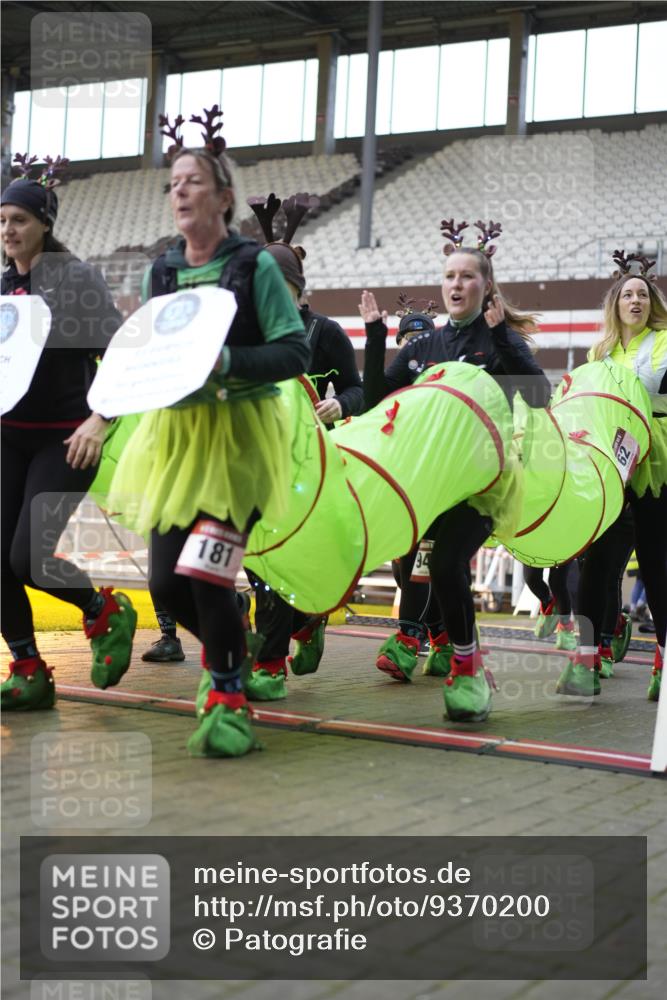 07.12.2025 - St. Pauli X-Mass-Run No. 15 Patografie http://msf.ph/oto/9370200 07.12.2025 11:33:23 Ziel 56, 62, 72, 73, 85, 94, 103, 110, 142, 181, 260, 340, 349, 1361, 2612, 2613, 2614, 2620, 3039, 3041, 3166, 3169, 3253, 3254 meine-sportfotos.de