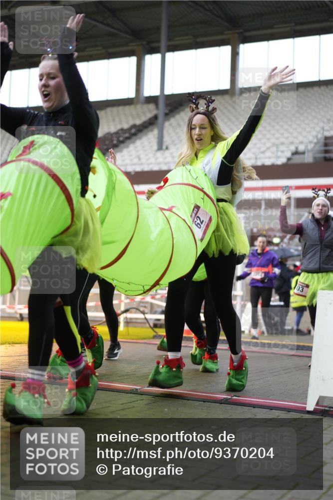 07.12.2025 - St. Pauli X-Mass-Run No. 15 Patografie http://msf.ph/oto/9370204 07.12.2025 11:33:24 Ziel 56, 62, 72, 73, 85, 94, 103, 110, 142, 181, 260, 340, 349, 1361, 2612, 2613, 2614, 2620, 3166, 3169, 3253, 3254 meine-sportfotos.de