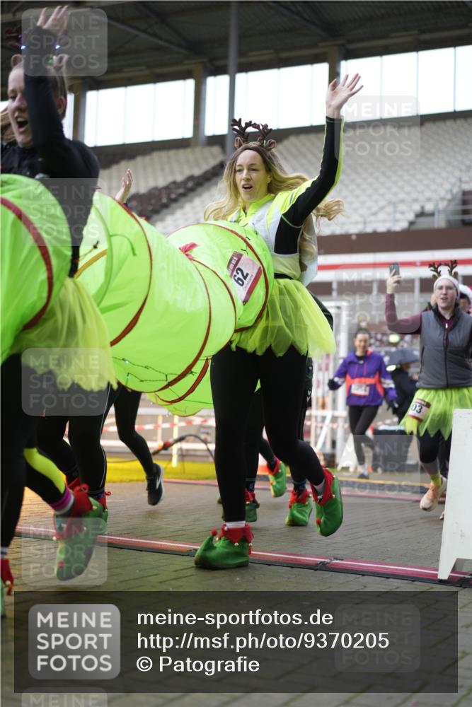 07.12.2025 - St. Pauli X-Mass-Run No. 15 Patografie http://msf.ph/oto/9370205 07.12.2025 11:33:24 Ziel 56, 62, 72, 73, 85, 94, 103, 110, 142, 181, 260, 340, 349, 1361, 2612, 2613, 2614, 2620, 3166, 3169, 3253, 3254 meine-sportfotos.de