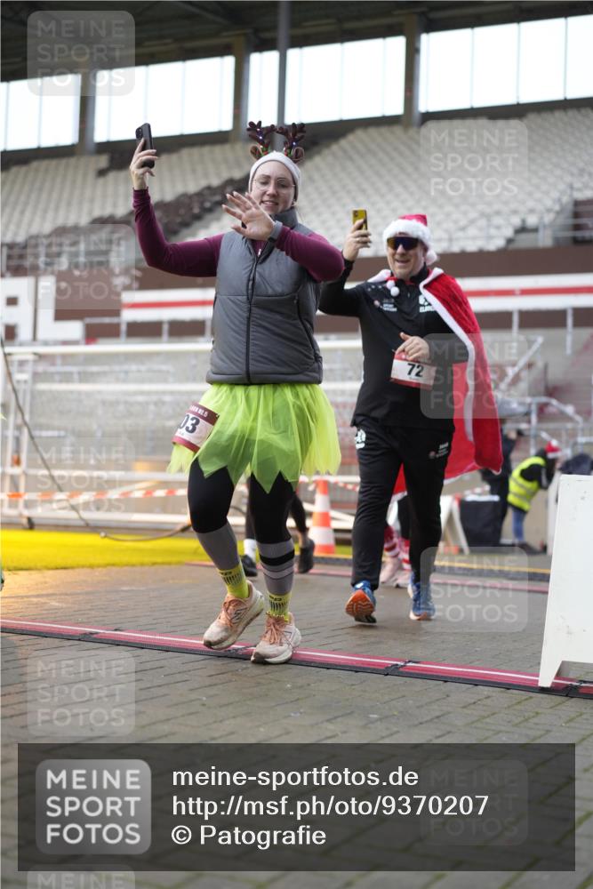 07.12.2025 - St. Pauli X-Mass-Run No. 15 Patografie http://msf.ph/oto/9370207 07.12.2025 11:33:26 Ziel 56, 62, 72, 73, 85, 94, 103, 110, 142, 181, 260, 340, 349, 354, 378, 1361, 3166, 3169, 3253, 3254, 4649 meine-sportfotos.de