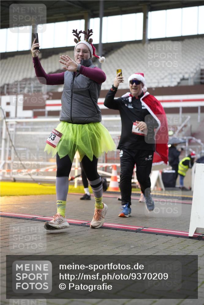 07.12.2025 - St. Pauli X-Mass-Run No. 15 Patografie http://msf.ph/oto/9370209 07.12.2025 11:33:26 Ziel 56, 62, 72, 73, 85, 94, 103, 110, 142, 181, 260, 340, 349, 354, 378, 1361, 3166, 3169, 3253, 3254, 4649 meine-sportfotos.de