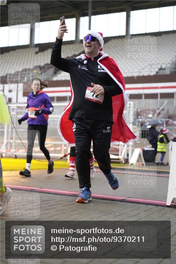 07.12.2025 - St. Pauli X-Mass-Run No. 15 Patografie http://msf.ph/oto/9370211 07.12.2025 11:33:26 Ziel 56, 62, 72, 73, 85, 94, 103, 110, 142, 181, 260, 340, 349, 354, 378, 1361, 3166, 3169, 3253, 3254, 4649 meine-sportfotos.de