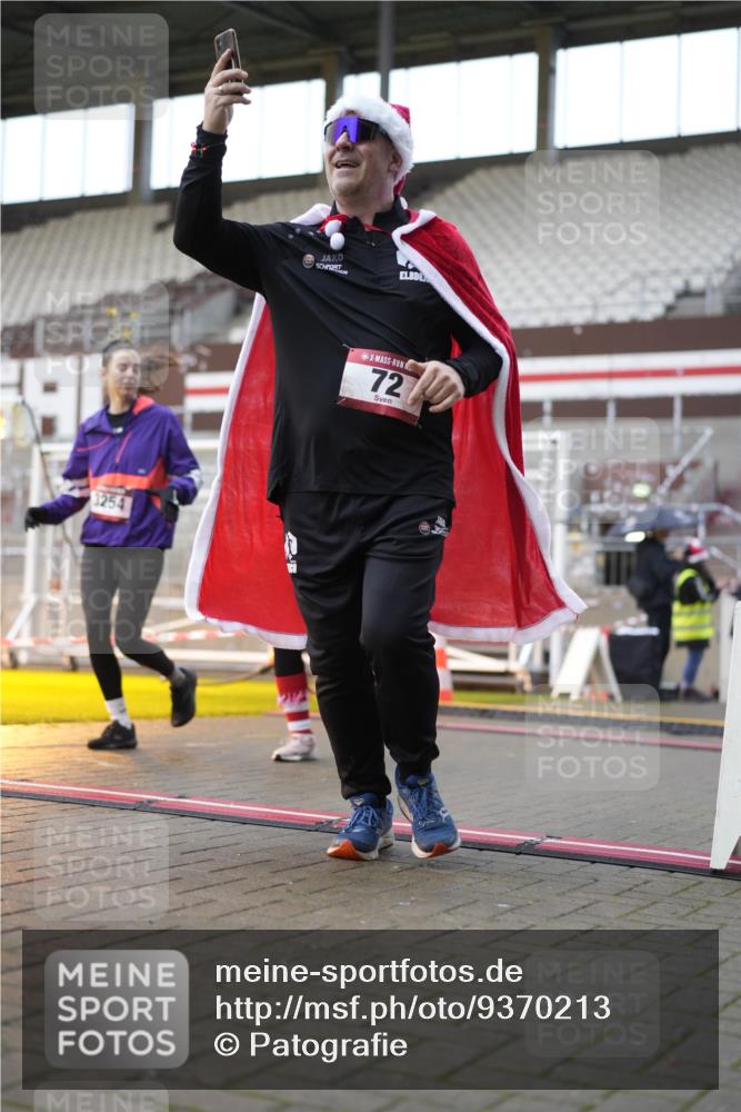 07.12.2025 - St. Pauli X-Mass-Run No. 15 Patografie http://msf.ph/oto/9370213 07.12.2025 11:33:27 Ziel 56, 62, 72, 73, 85, 94, 103, 110, 142, 181, 260, 340, 349, 354, 378, 1361, 3166, 3169, 3253, 3254, 4649 meine-sportfotos.de