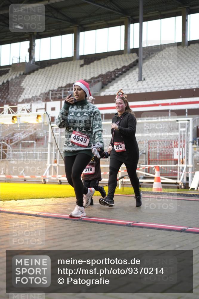 07.12.2025 - St. Pauli X-Mass-Run No. 15 Patografie http://msf.ph/oto/9370214 07.12.2025 11:33:30 Ziel 56, 62, 72, 73, 85, 94, 103, 110, 142, 181, 260, 340, 349, 354, 378, 1361, 3166, 3169, 3253, 3254, 4649 meine-sportfotos.de