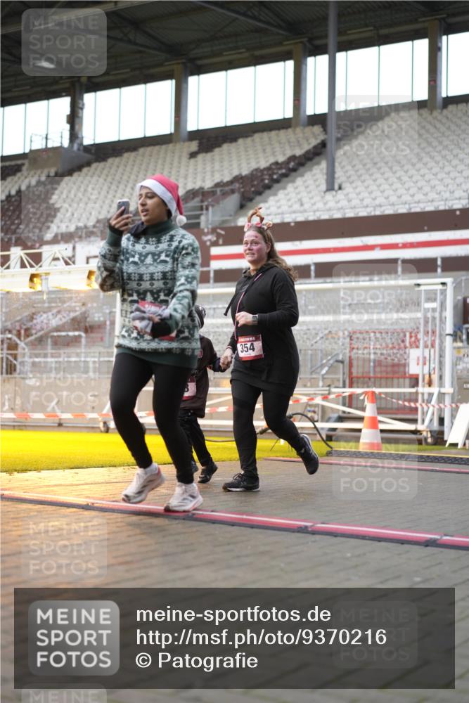 07.12.2025 - St. Pauli X-Mass-Run No. 15 Patografie http://msf.ph/oto/9370216 07.12.2025 11:33:30 Ziel 56, 62, 72, 73, 85, 94, 103, 110, 142, 181, 260, 340, 349, 354, 378, 1361, 3166, 3169, 3253, 3254, 4649 meine-sportfotos.de