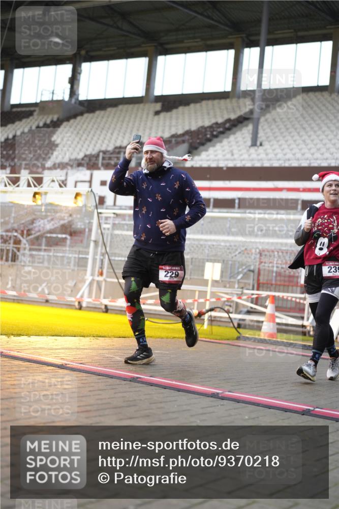 07.12.2025 - St. Pauli X-Mass-Run No. 15 Patografie http://msf.ph/oto/9370218 07.12.2025 11:33:39 Ziel 72, 85, 103, 229, 239, 260, 354, 378, 2219, 3253, 3254, 3601, 3737, 3740, 4649 meine-sportfotos.de