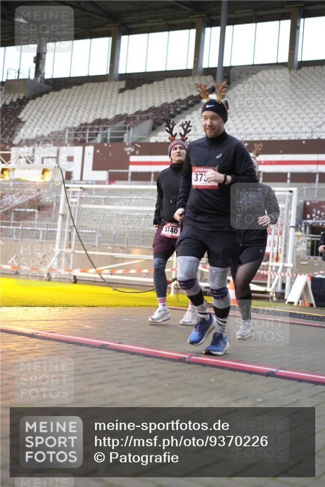 07.12.2025 - St. Pauli X-Mass-Run No. 15 Patografie http://msf.ph/oto/9370226 07.12.2025 11:33:42 Ziel 229, 239, 354, 378, 2056, 2219, 3253, 3601, 3737, 3740, 4649 meine-sportfotos.de