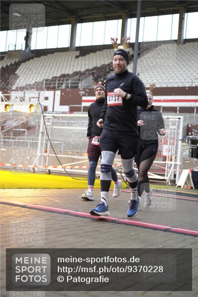 07.12.2025 - St. Pauli X-Mass-Run No. 15 Patografie http://msf.ph/oto/9370228 07.12.2025 11:33:42 Ziel 229, 239, 354, 378, 2056, 2219, 3253, 3601, 3737, 3740, 4649 meine-sportfotos.de