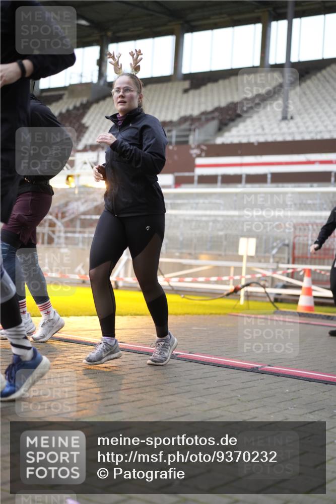 07.12.2025 - St. Pauli X-Mass-Run No. 15 Patografie http://msf.ph/oto/9370232 07.12.2025 11:33:43 Ziel 229, 239, 354, 378, 2056, 2219, 3253, 3601, 3737, 3740, 4649 meine-sportfotos.de