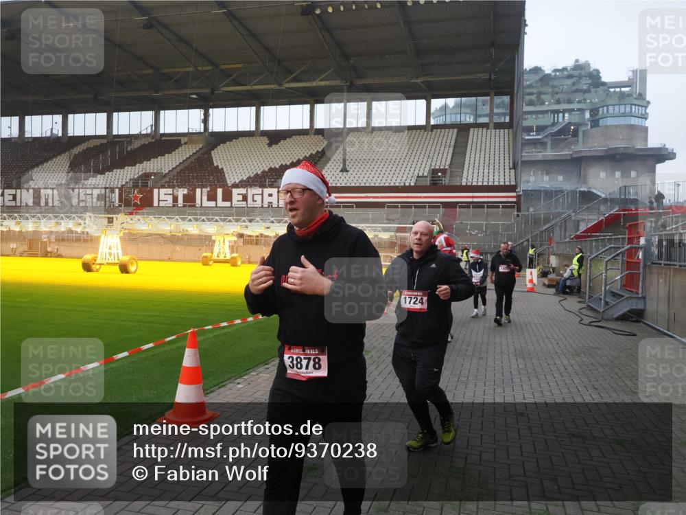 07.12.2025 - St. Pauli X-Mass-Run No. 15 Fabian Wolf http://msf.ph/oto/9370238 07.12.2025 10:01:42 Ziel 118, 393, 804, 959, 1724, 1859, 2167, 2681, 3187, 3580, 3582, 3629, 3878 meine-sportfotos.de