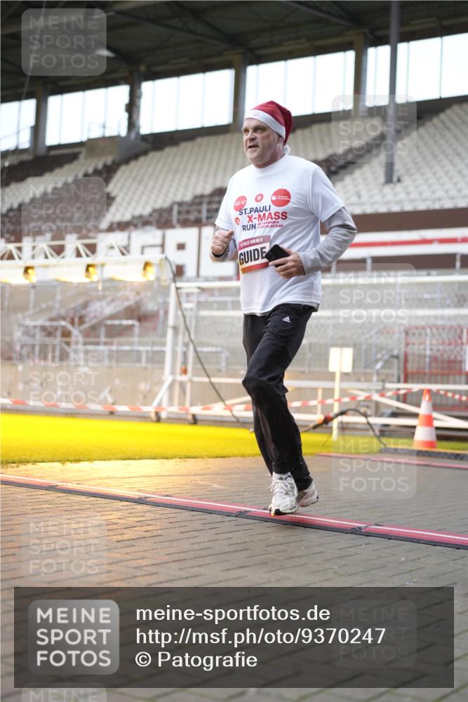 07.12.2025 - St. Pauli X-Mass-Run No. 15 Patografie http://msf.ph/oto/9370247 07.12.2025 11:33:52 Ziel 229, 239, 2056, 2219, 3139, 3549, 3601, 3737, 3740, 4844 meine-sportfotos.de