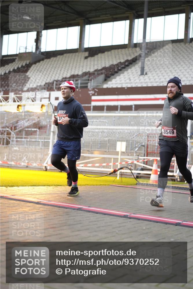 07.12.2025 - St. Pauli X-Mass-Run No. 15 Patografie http://msf.ph/oto/9370252 07.12.2025 11:33:54 Ziel 229, 239, 2056, 2219, 3139, 3549, 3601, 3737, 3740, 4844 meine-sportfotos.de